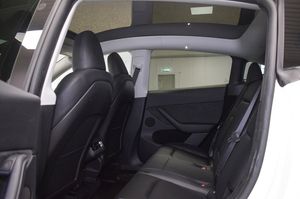 Tesla Model Y bild 19