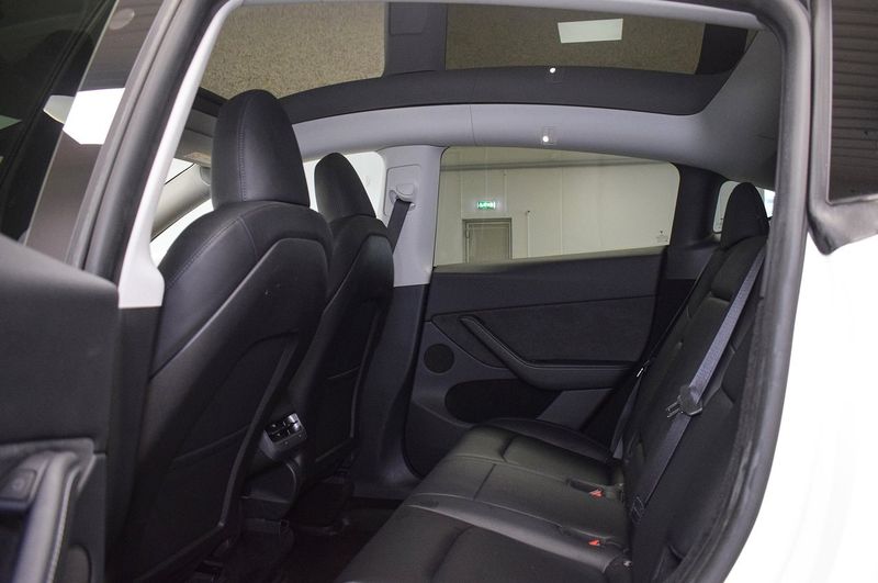 Tesla Model Y bild 19