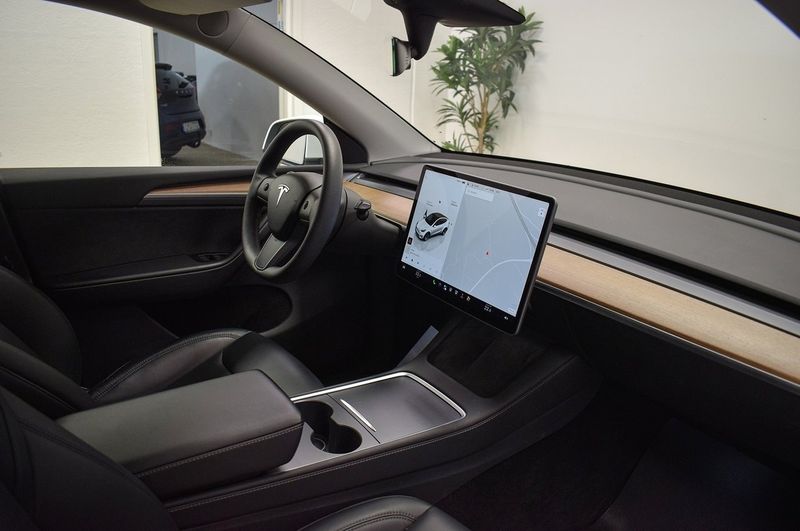 Tesla Model Y bild 10