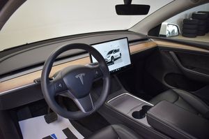 Tesla Model Y bild 8