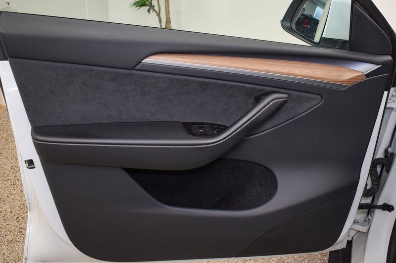 Tesla Model Y bild 6