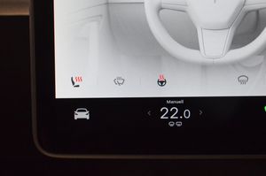 Tesla Model Y bild 12