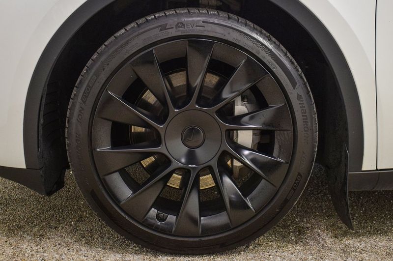 Tesla Model Y bild 21