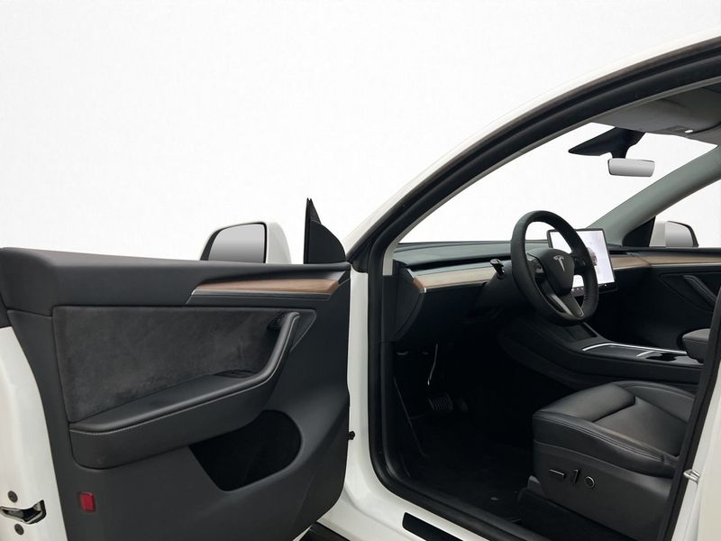 Tesla Model Y bild 17