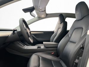 Tesla Model Y bild 12