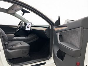 Tesla Model Y bild 33