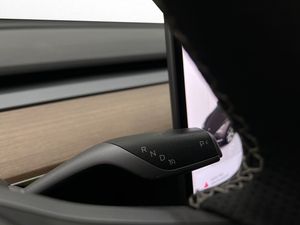 Tesla Model Y bild 28