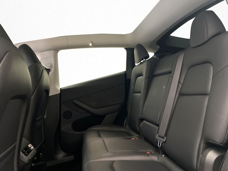 Tesla Model Y bild 15
