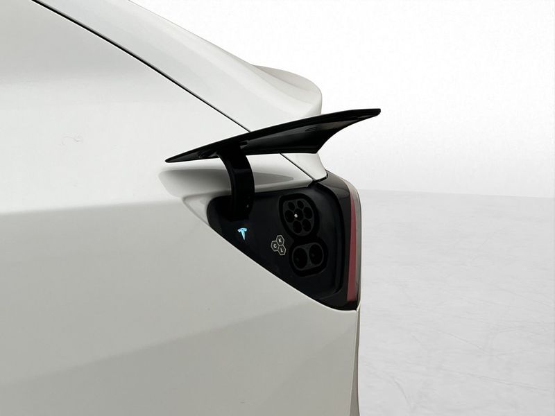 Tesla Model Y bild 10