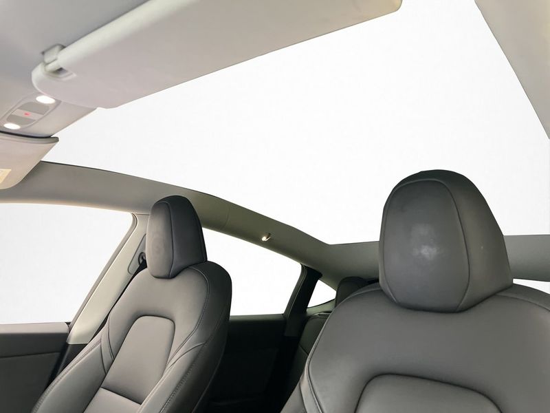Tesla Model Y bild 18