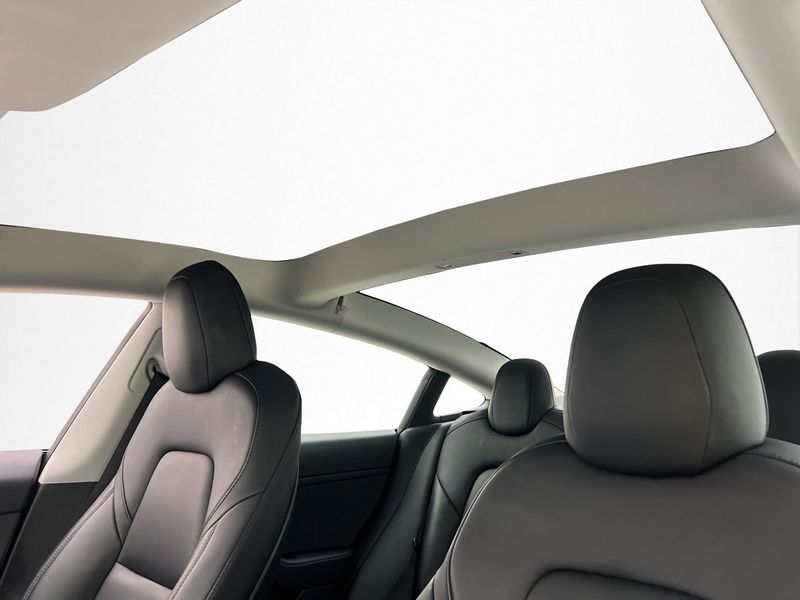 Tesla Model 3 bild 18