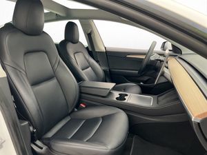 Tesla Model 3 bild 11