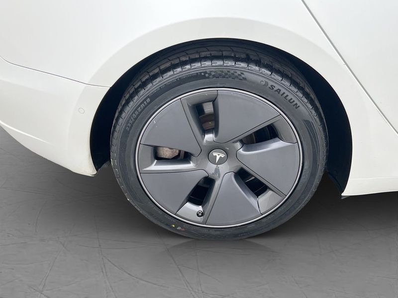 Tesla Model 3 bild 32