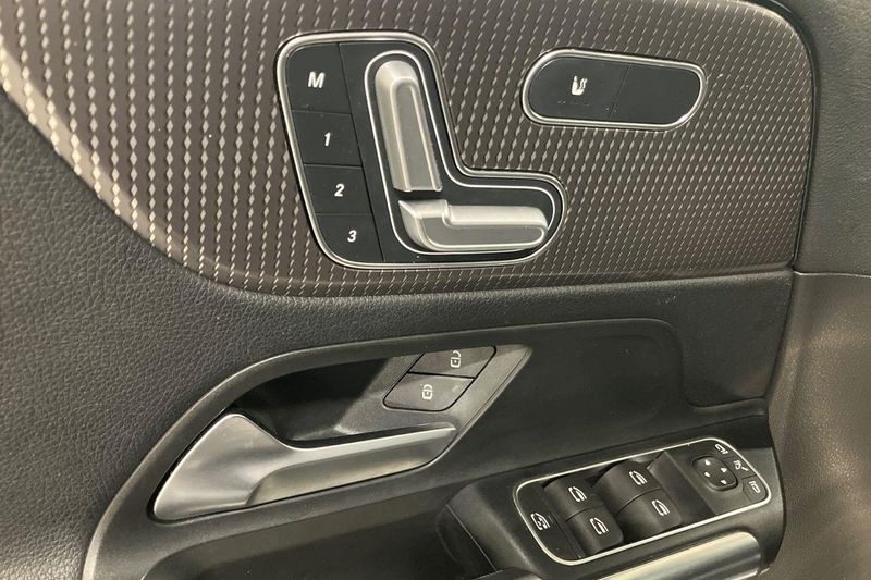 Mercedes GLA250 bild 26