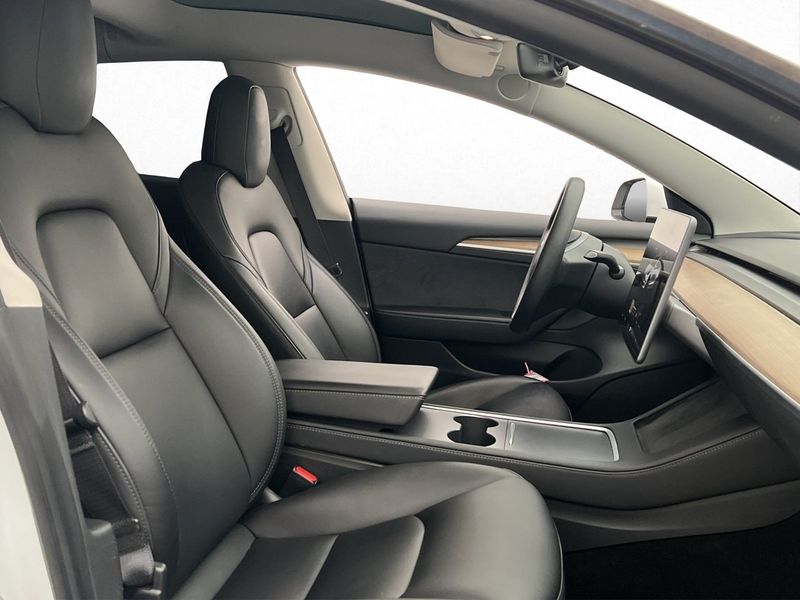 Tesla Model 3 bild 29