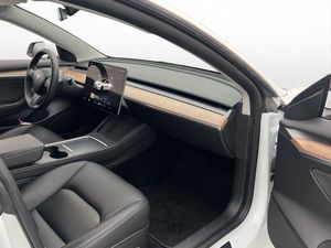 Tesla Model 3 bild 28
