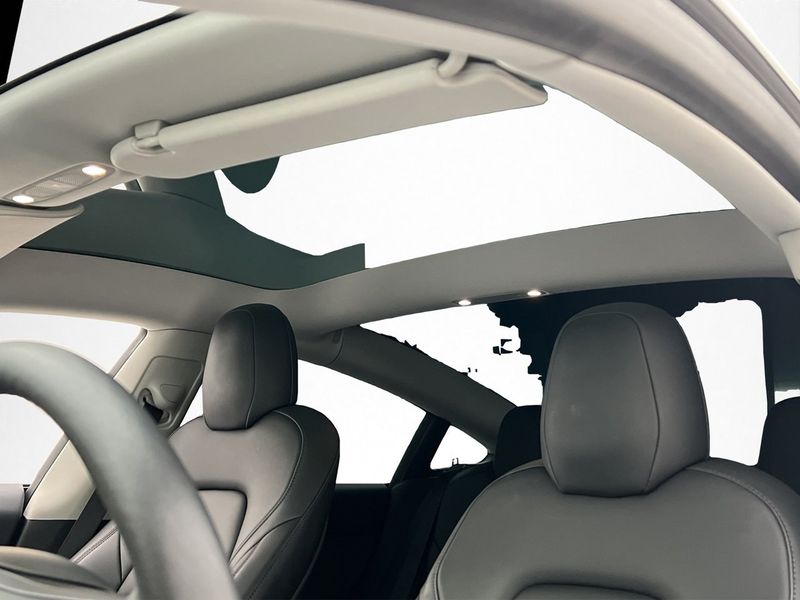 Tesla Model 3 bild 13