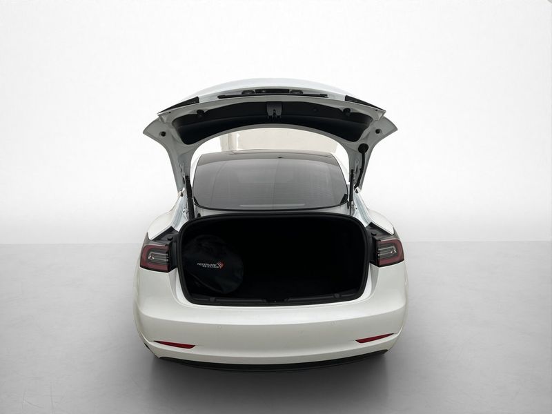 Tesla Model 3 bild 31