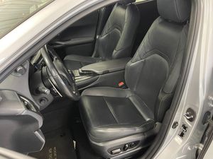Lexus UX bild 6