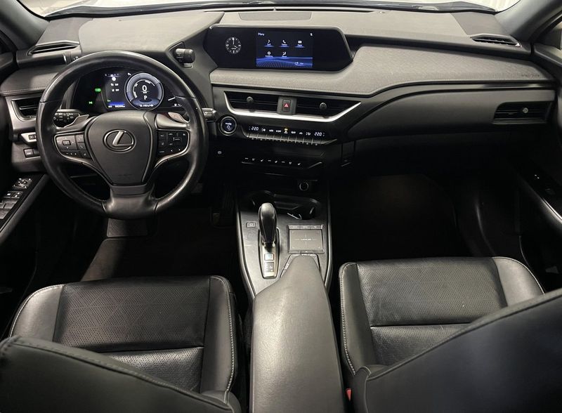 Lexus UX bild 8