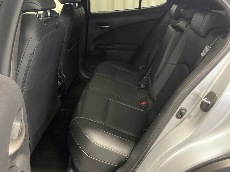 Lexus UX bild 9