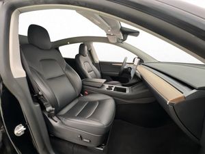 Tesla Model Y bild 27