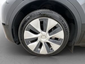 Tesla Model Y bild 32