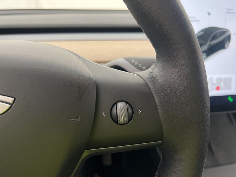 Tesla Model Y bild 17