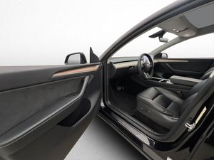 Tesla Model Y bild 12