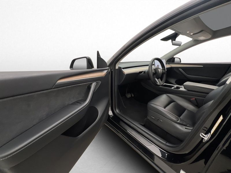 Tesla Model Y bild 12