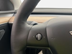 Tesla Model Y bild 16