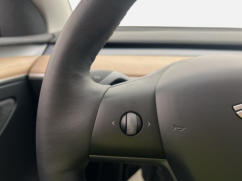 Tesla Model Y bild 16