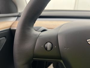Tesla Model Y bild 16