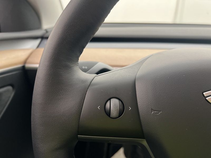 Tesla Model Y bild 16
