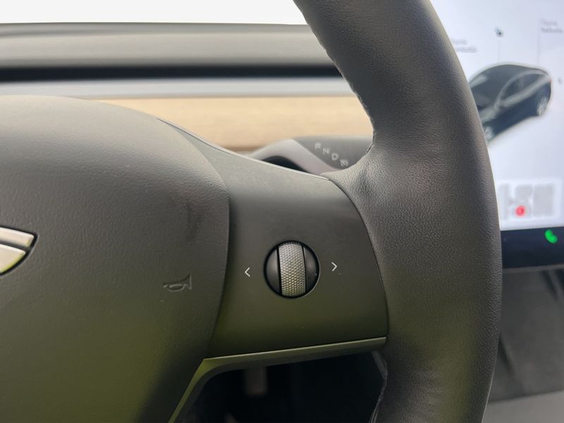 Tesla Model Y bild 17
