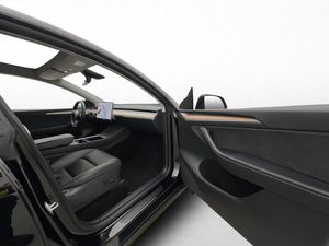 Tesla Model Y bild 26