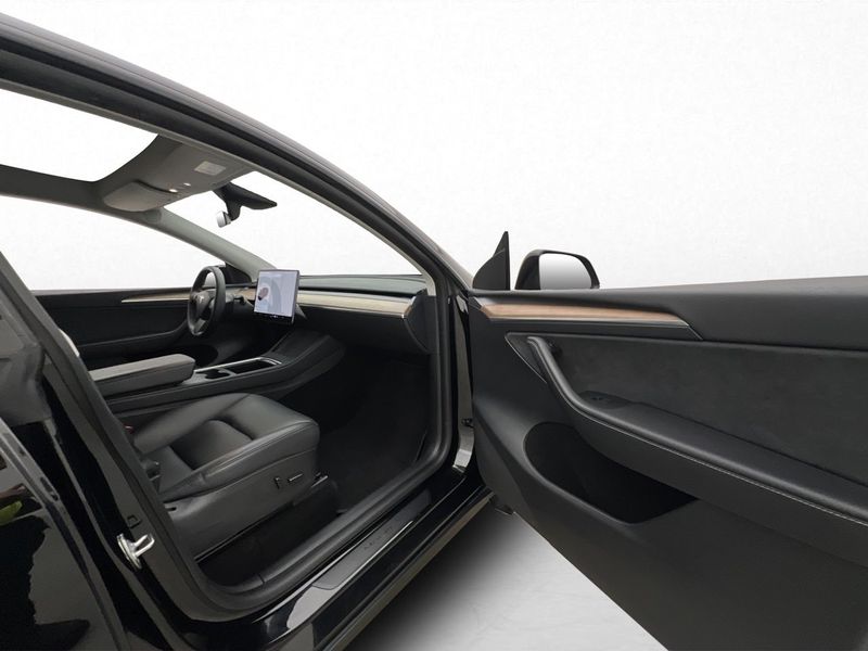 Tesla Model Y bild 26