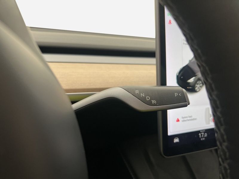 Tesla Model Y bild 18