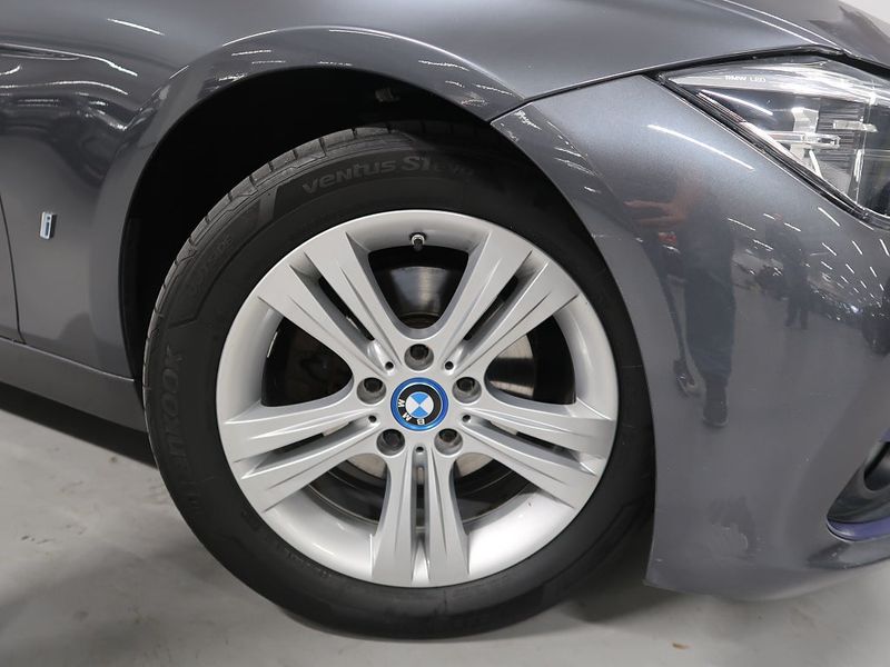 BMW 330 bild 12