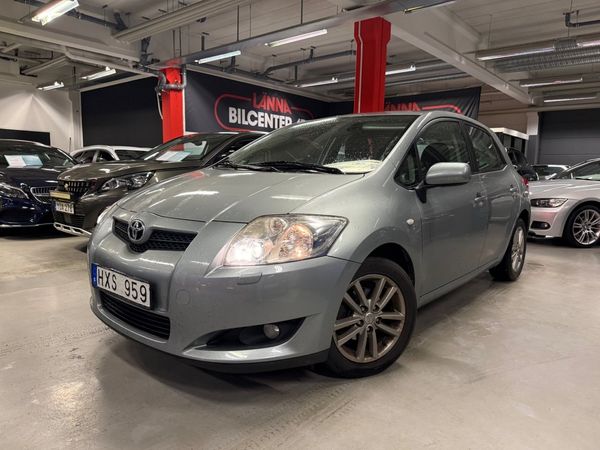 Toyota Auris 1.6 Dual VVT-i Nybesiktad LÅGAMIL Låg årsskatt SoV - 2009