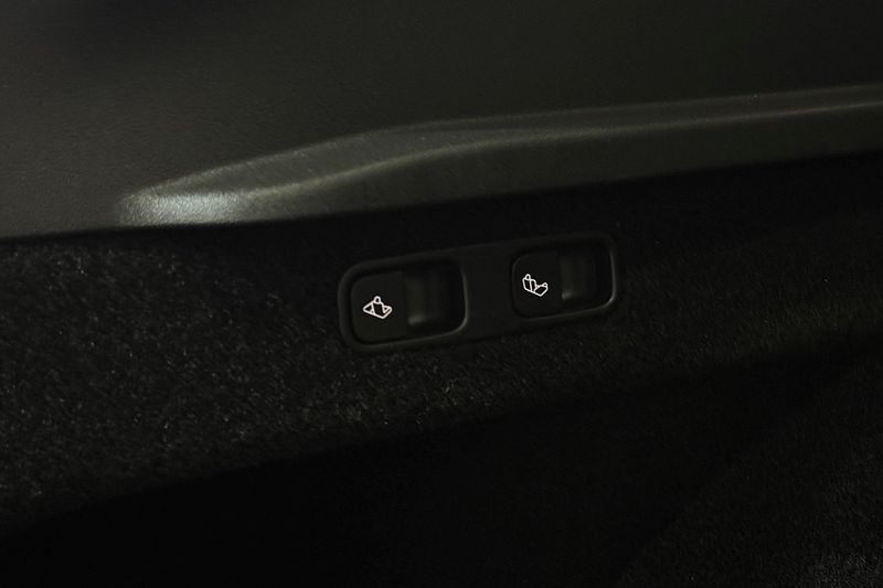 Tesla Model Y bild 37