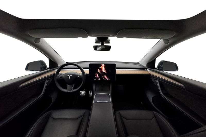 Tesla Model Y bild 17