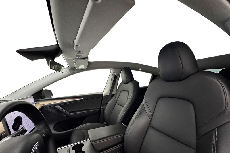Tesla Model Y bild 13