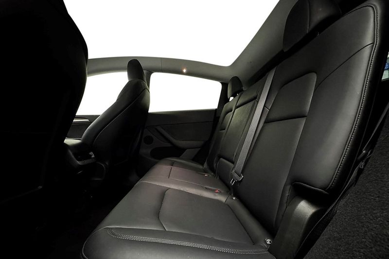 Tesla Model Y bild 15