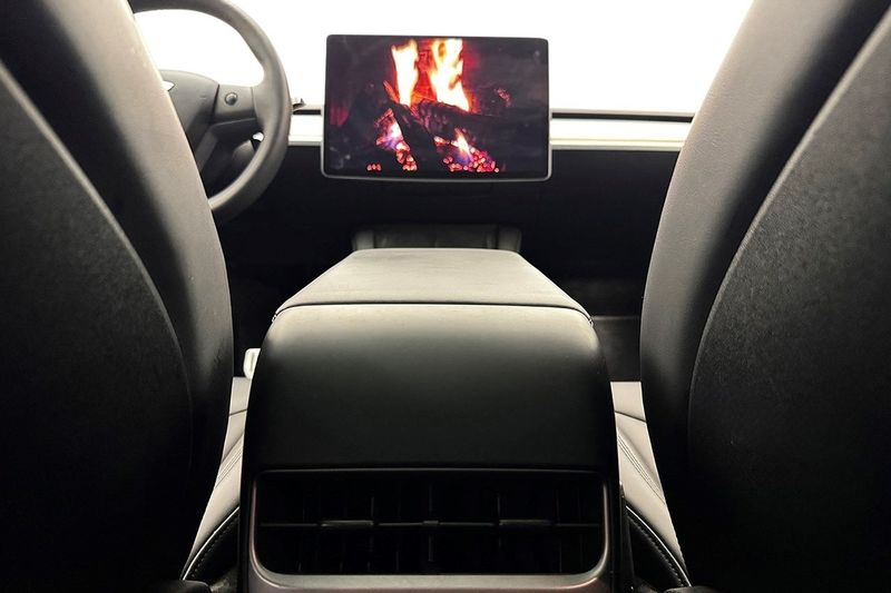 Tesla Model Y bild 16