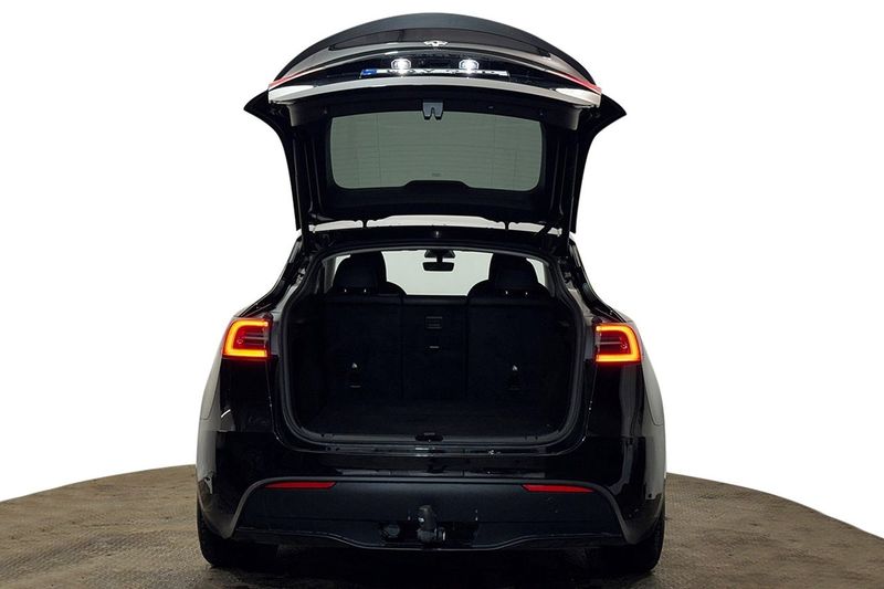 Tesla Model Y bild 8