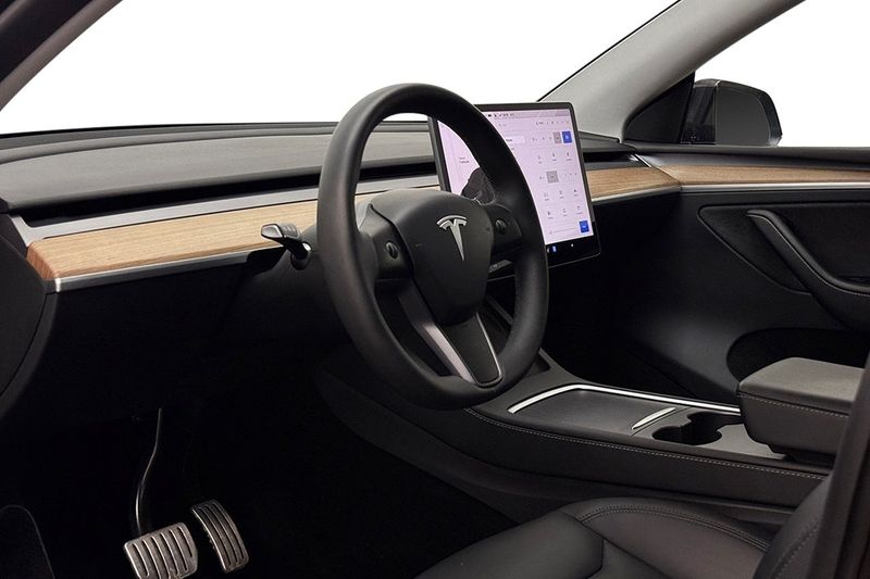 Tesla Model Y bild 14