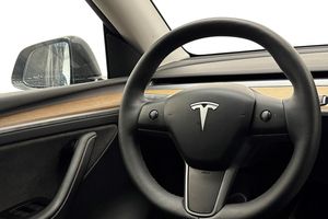 Tesla Model Y bild 18