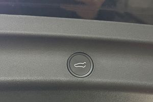 Tesla Model Y bild 36