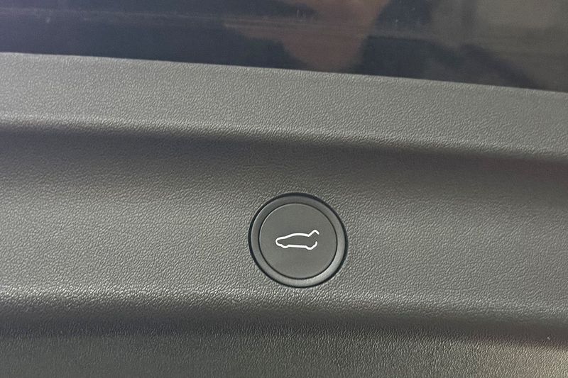Tesla Model Y bild 36